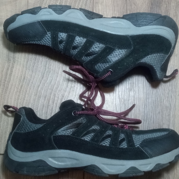 Ozark Trail Grey & Pink Hiking Sneakers Size 6 - Picture 2 of 11